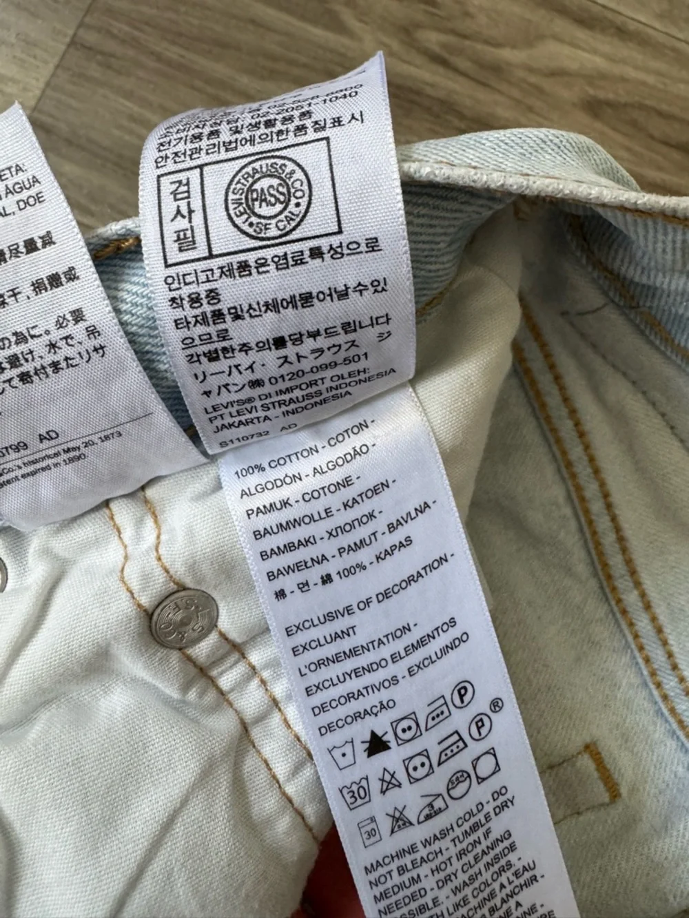 Levi's 501 100% Cotton Jeans Button Fly Light Wash Denim Size 26x30